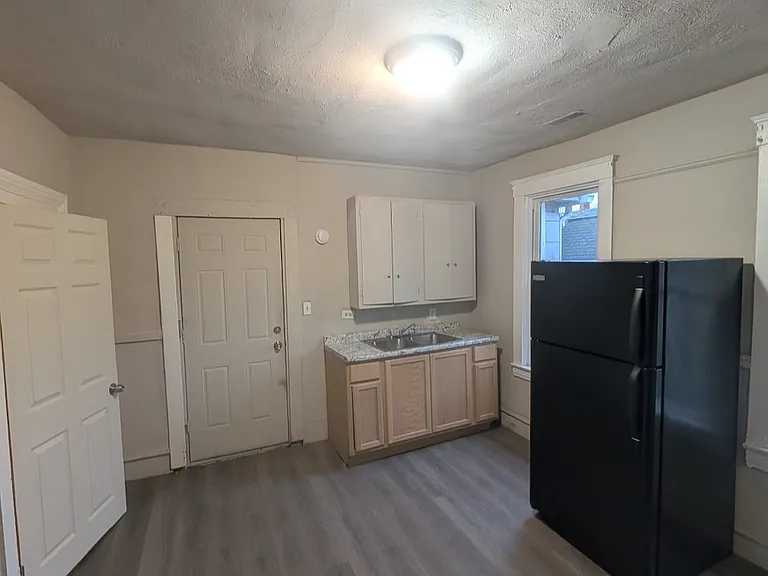 1169 E 60th St #3 — Photo 7