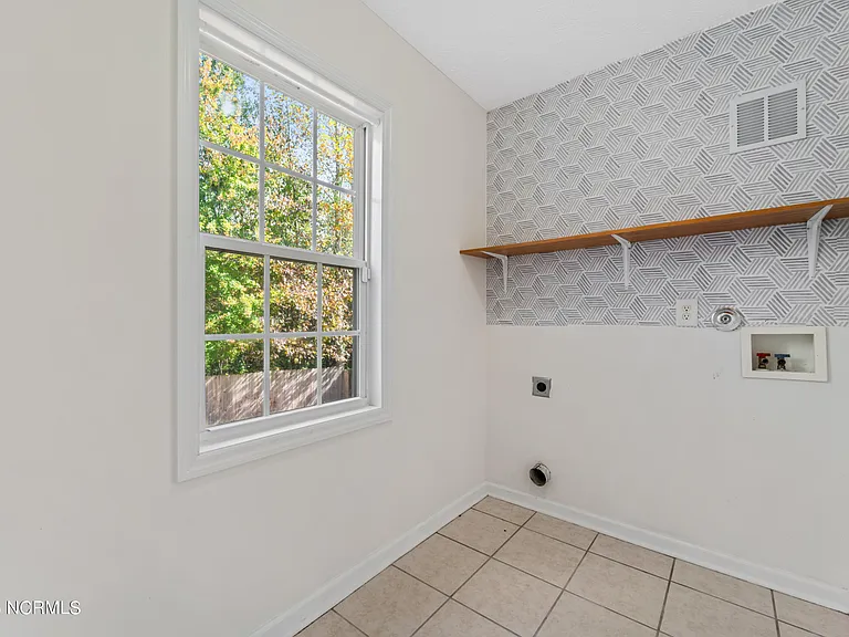 172 E Ridge Ct — Photo 10