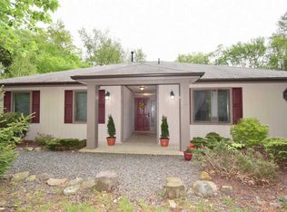 220 Sweet Briar Rd, Pocono Pines, PA 18350
