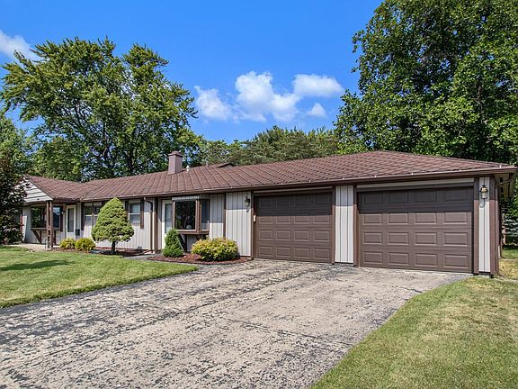 2nd image of 104 S Holiday Dr