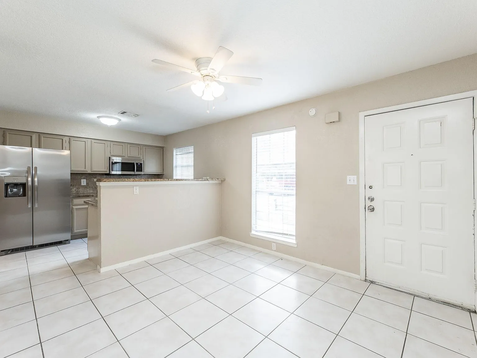 2 bed, 1.5 bath, 1300 sqft, $1,650 — Photo 4