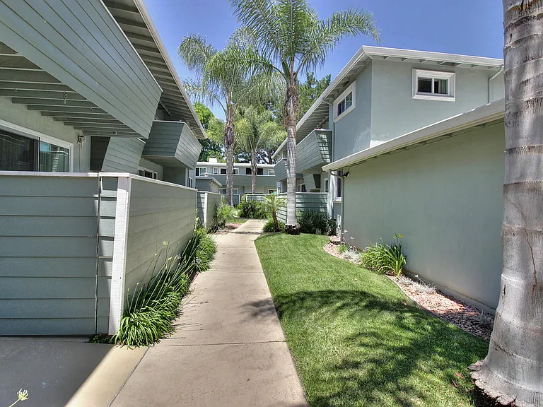 1026 Middle Ave #1026D — Photo 2