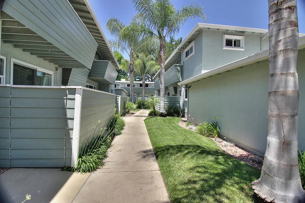 Photo 2 of 12 - 1028 Middle Ave #D - Menlo Park, CA Building Photo - 1028 Middle Ave #D
