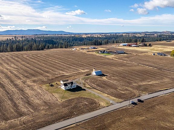 3rd image of 13716 E Piper Rd