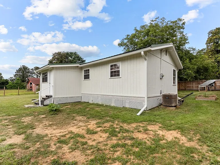 12614 FM 777 — Photo 22