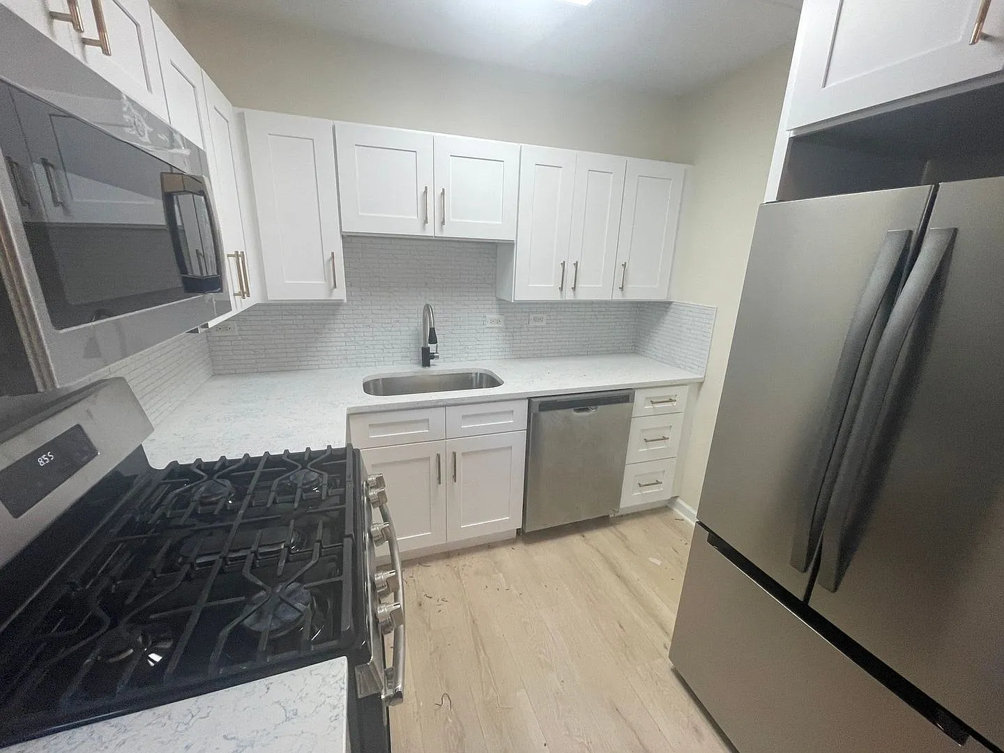 Charming 2BR Condo in Lansing — Photo 2