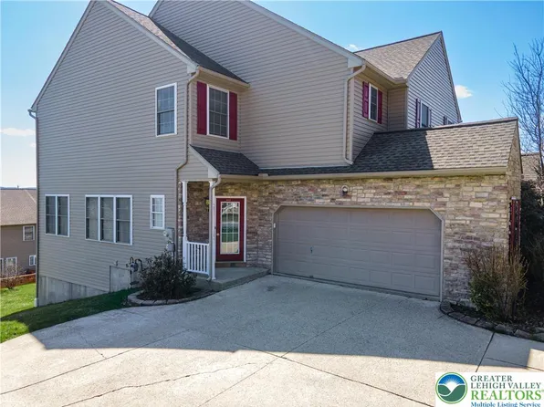 8376 Scenic View Dr, Breinigsville, PA 18031