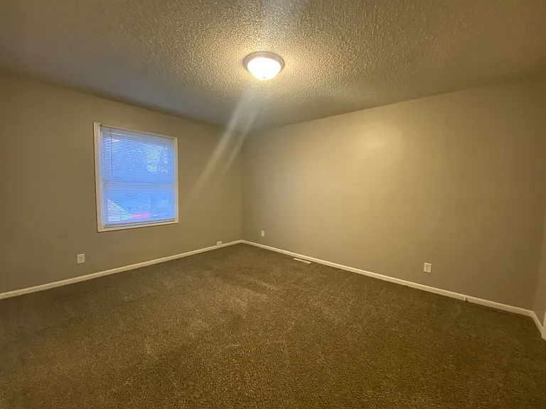 2120 E Caulder Ave — Photo 9