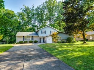 6745 Westview Dr, Brecksville, OH 44141