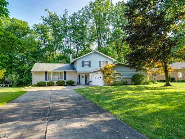 6745 Westview Dr, Brecksville, OH 44141