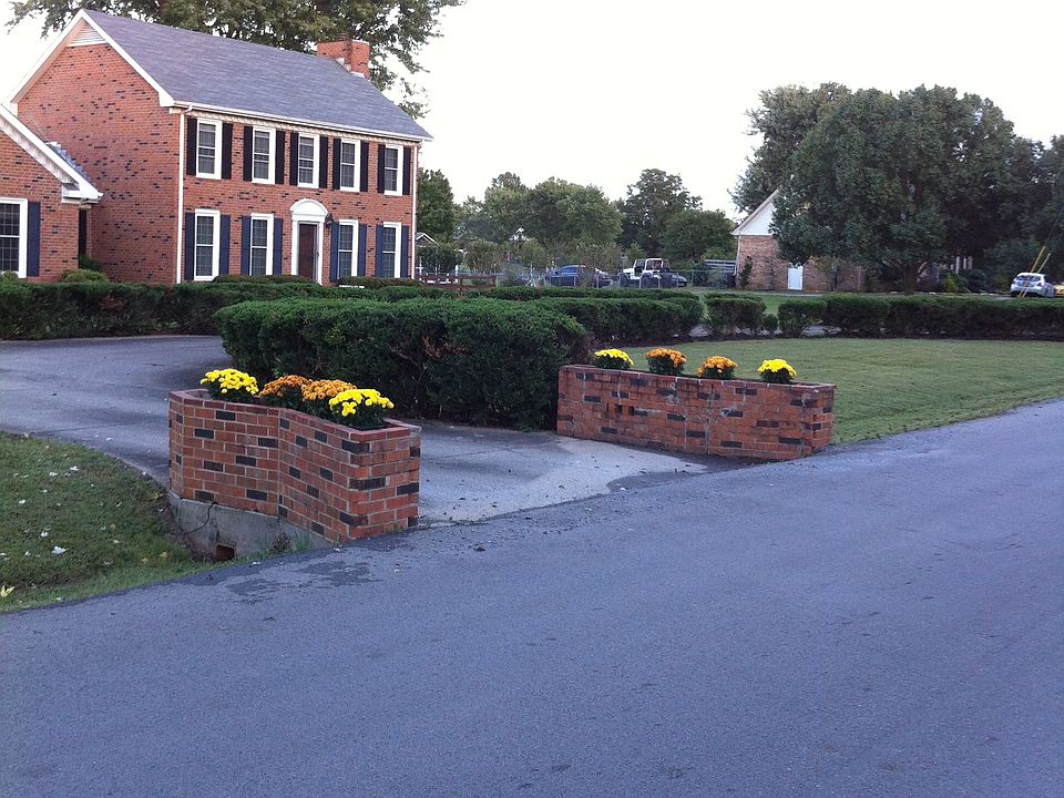 1st image of 2598 W Park Dr