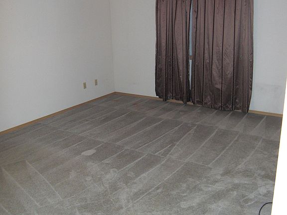 3rd image of 15901 NE 48th Cir