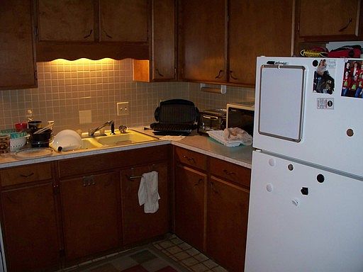 4th image of 2207 Crescent Dr APT 5