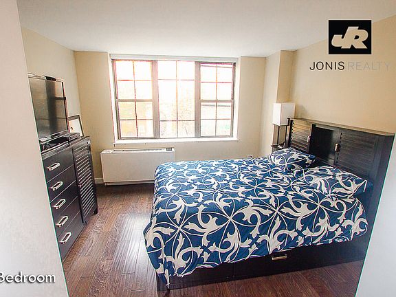 3rd image of 222 W 14th St APT 2A