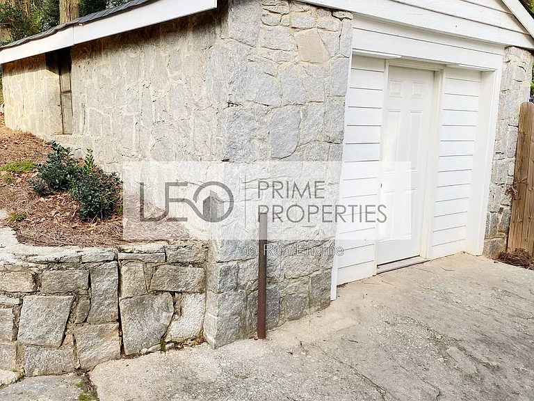 1927 S Gordon St SW — Photo 37