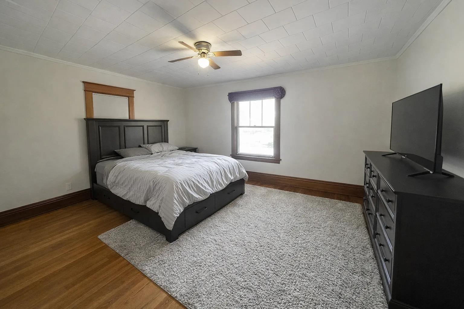 5 bed, 2298 sqft, $3,000 — Photo 3