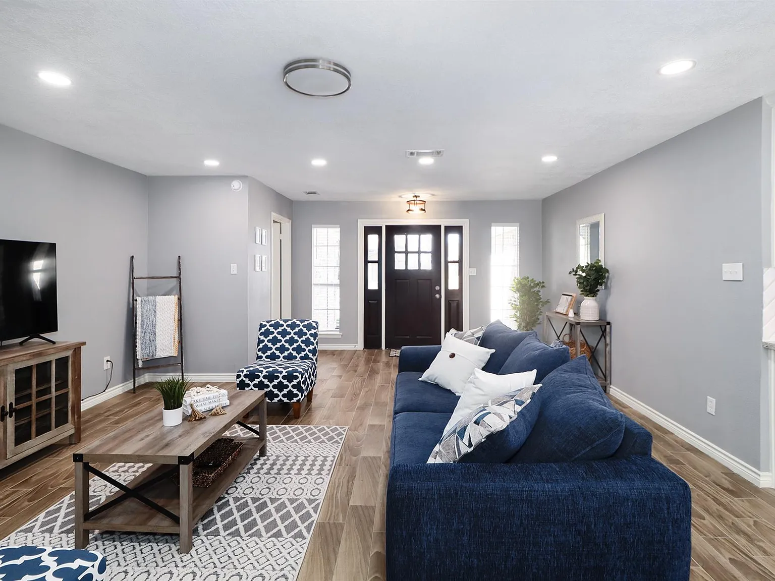 3 bed, 1818 sqft, $2,500 — Photo 4
