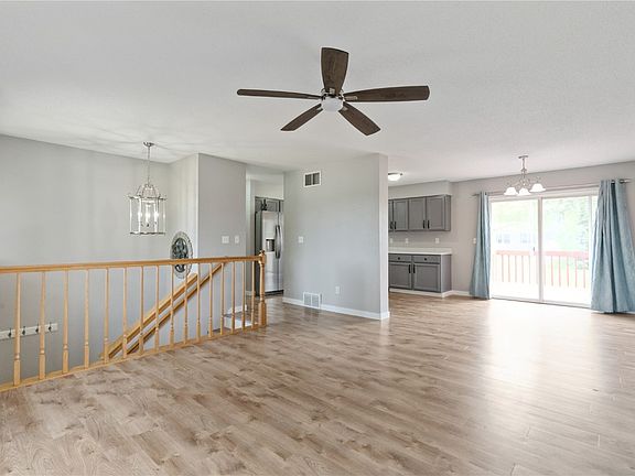5th image of 2445 Hillview Dr