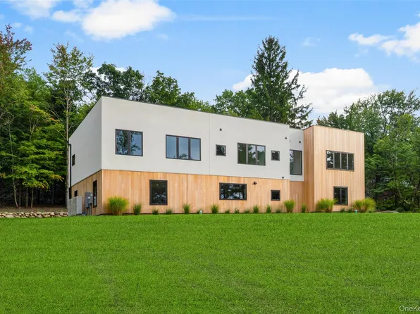 39 Mountain Lane, Beacon, NY 12508