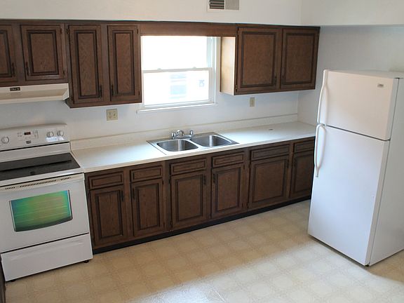 kitchen with appliances