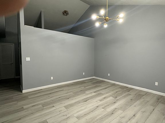 5th image of 3125 Pontiac Dr #2