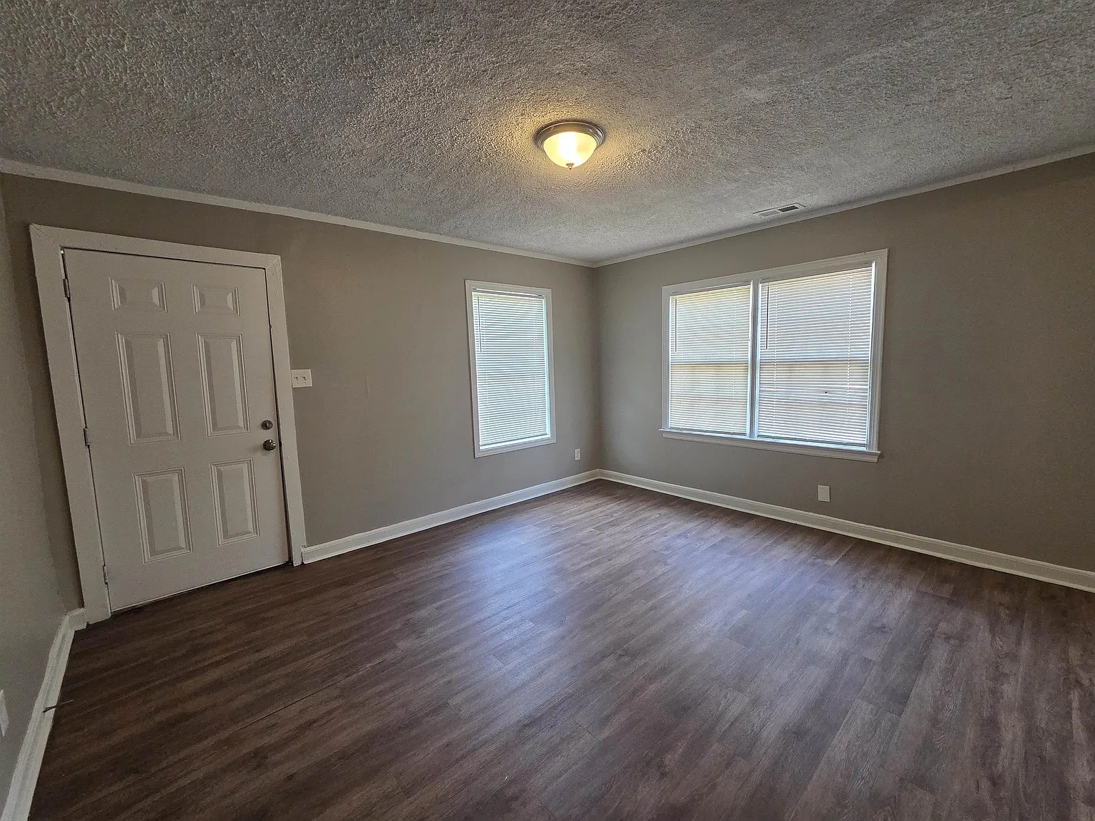 4 bed, 2.0 bath, 1464 sqft, $1,595 — Photo 3