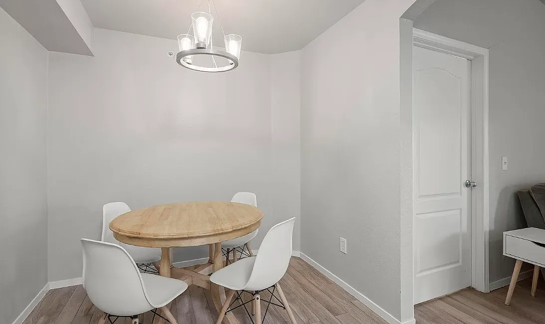 3 bed, 1114 sqft, $2,300 — Photo 4