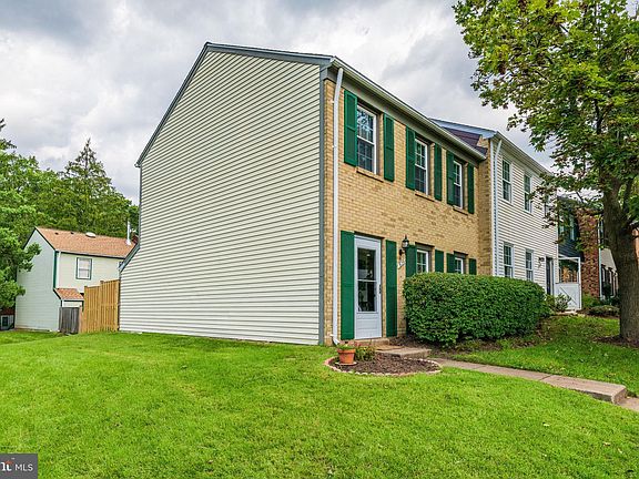 3rd image of 929 Cheshire Ct