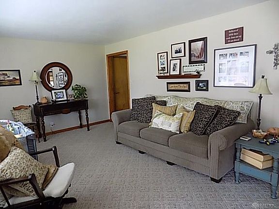 3rd image of 104 Hickory Dr