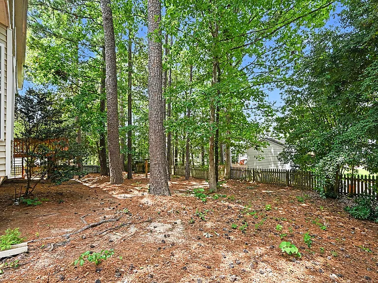 1203 Fairfax Woods Dr — Photo 27