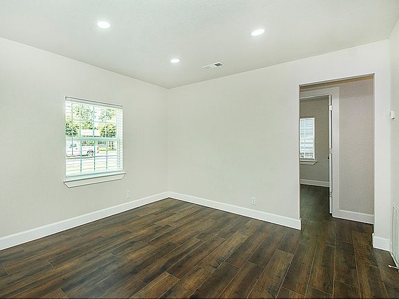 2nd image of 2502 Helmet St