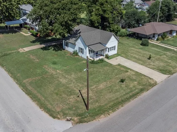 628 S 9th St, Chickasha, OK 73018