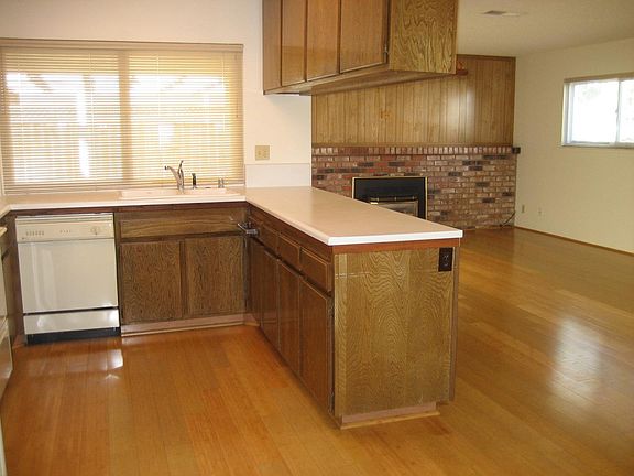 5th image of 6575 Thames Dr