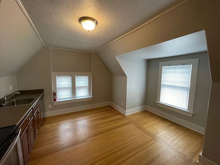 506 N Cascade Avenue — Photo 16