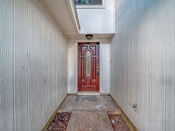 4th image of 8803 Woodleigh Dr