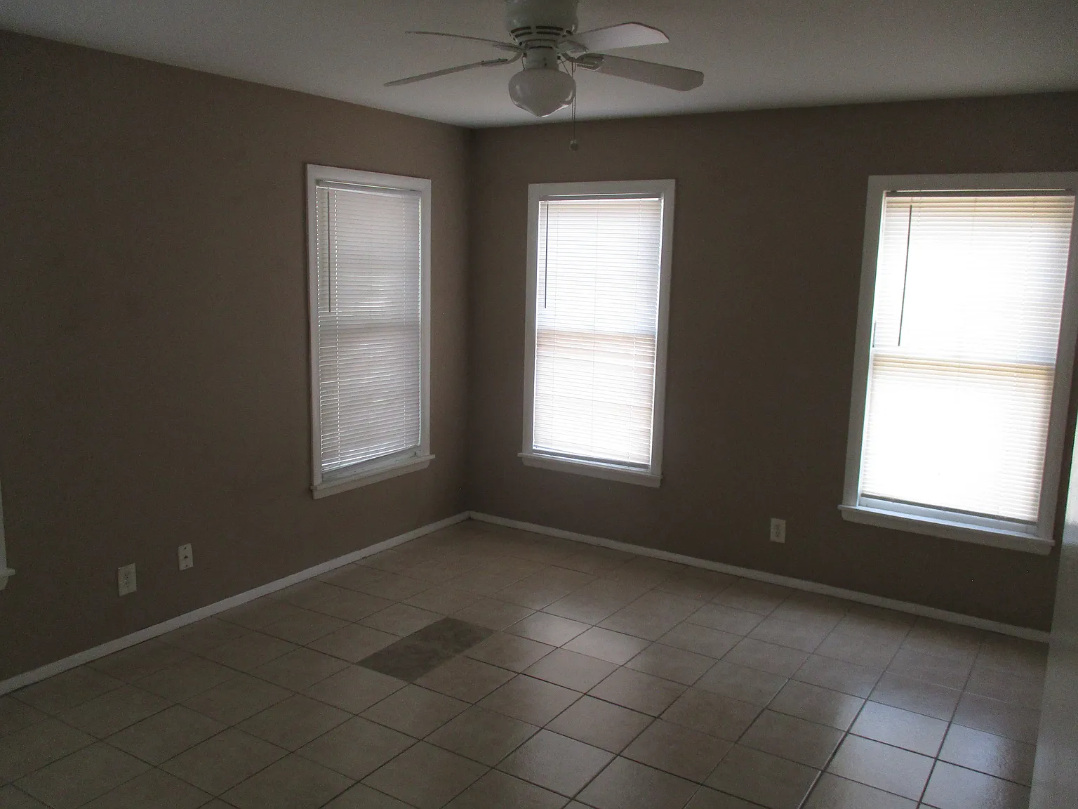 1 bed, 750 sqft, $600 — Photo 2