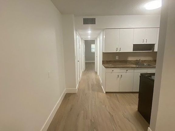 3rd image of 1928 Jefferson St APT 8