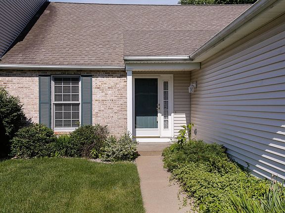 2909 hunters place-102