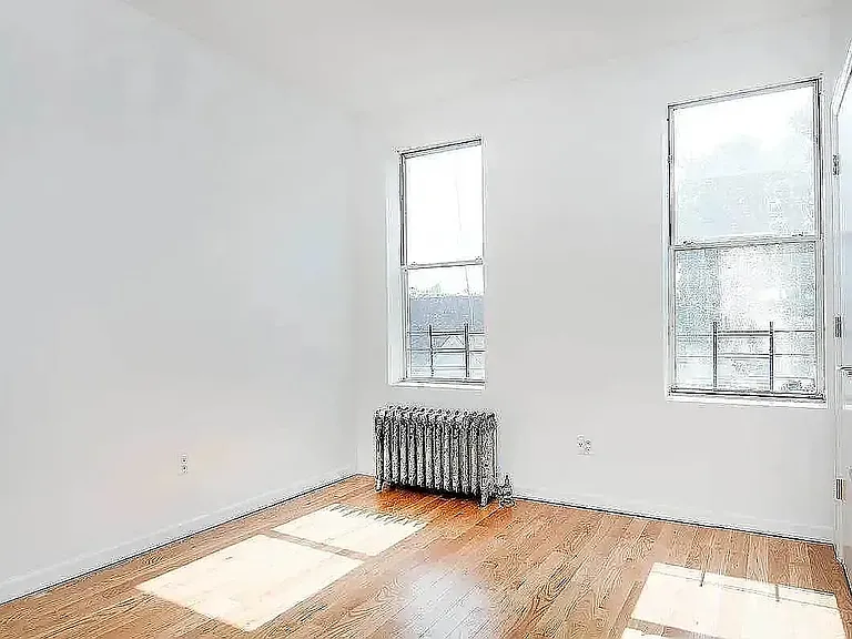 572 E 26th St #4H — Photo 4
