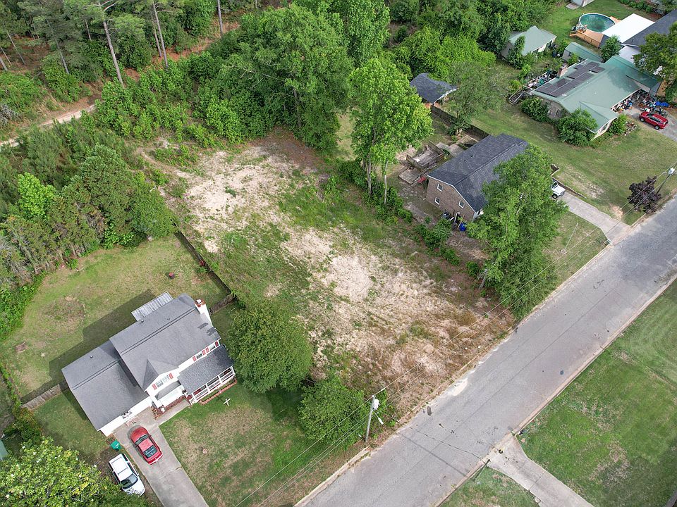 2nd image of 634 Hampton Cir