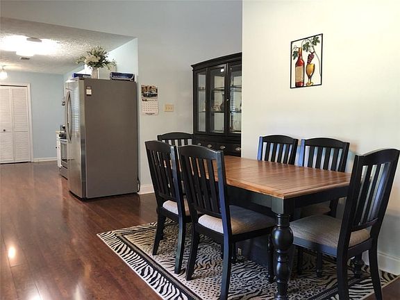 4th image of 401 Mimosa Ter
