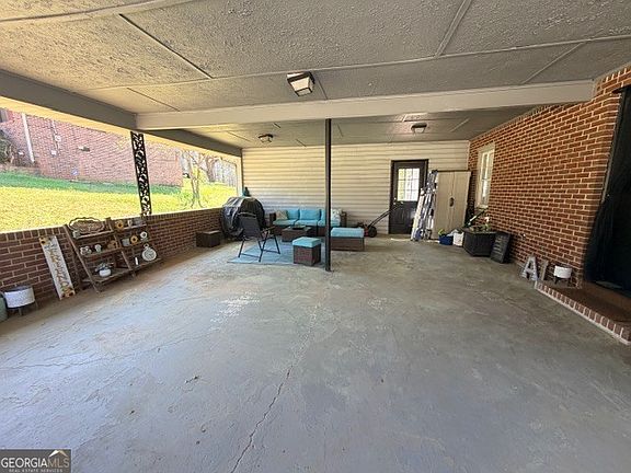 5th image of 226 Lake Laurel Rd NE