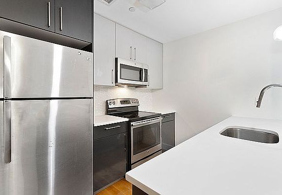 2nd image of 2727 Henry Hudson Pkwy W Unit 302