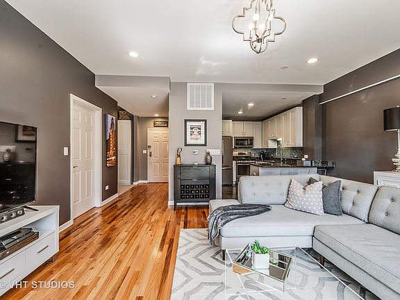 3rd image of 657 W Fulton St Unit 204