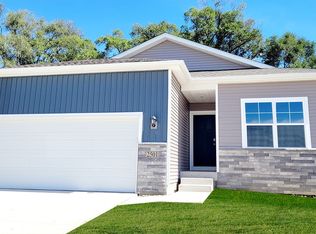 2613 Brook View Dr, Des Moines, IA 50317