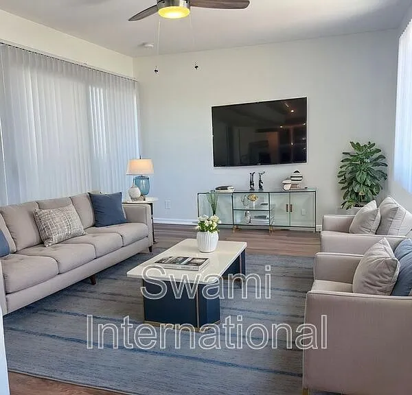 302 W Queen St #24 — Photo 2