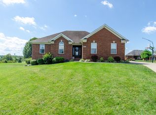 136 Moonglow Ct, Shepherdsville, KY 40165