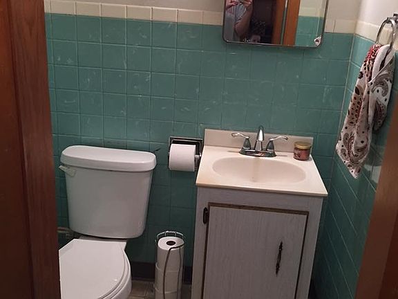 1/2 Bathroom