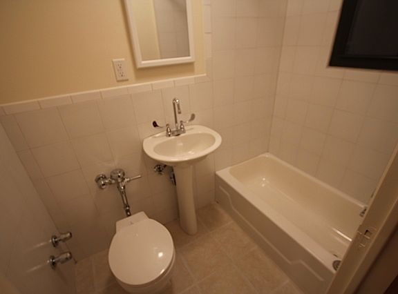 3rd image of 315 W 14th St APT 1B