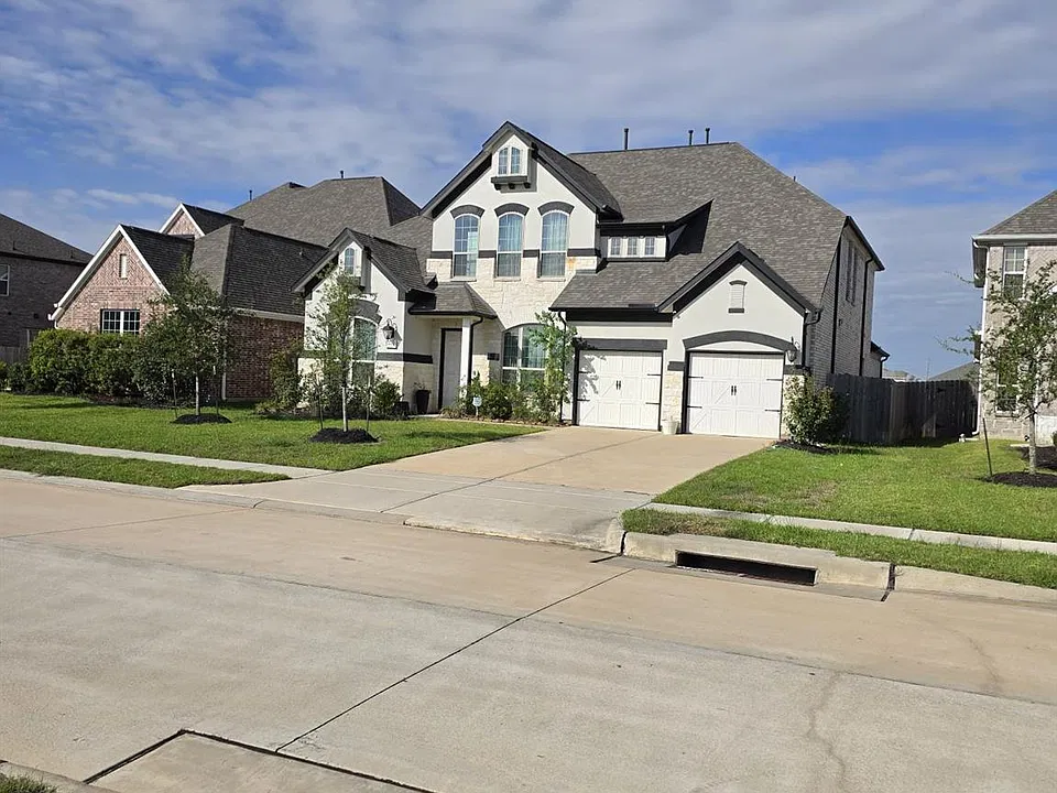 6119 Belleau Lake Dr